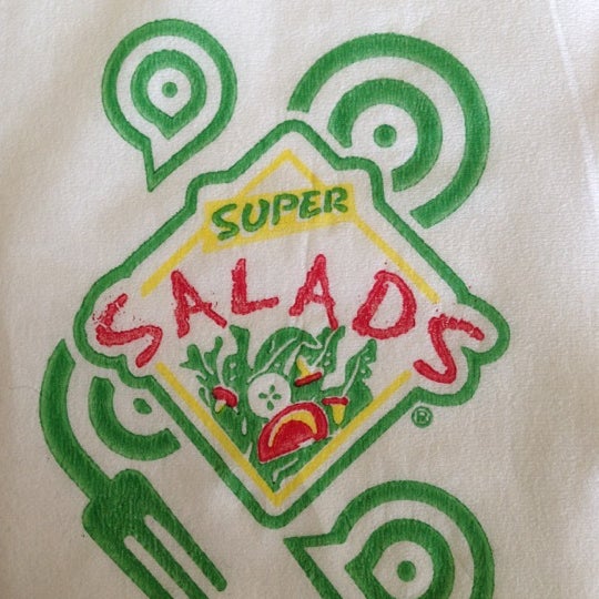 Foto diambil di Super Salads oleh Carlos L. pada 12/2/2012
