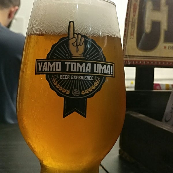 Photo taken at Vamo Toma Uma - Beer experience by Danilo C. on 9/21/2018