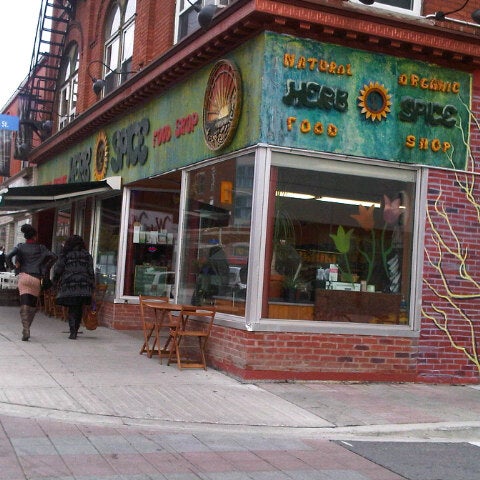 Foto scattata a Herb &amp; Spice Food Shop da Isabelle G. il 10/17/2012
