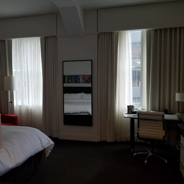 Foto scattata a Loews Philadelphia Hotel da Mitra E. il 3/27/2018