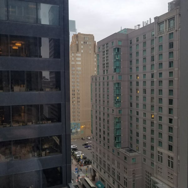 Foto scattata a Loews Philadelphia Hotel da Mitra E. il 3/27/2018