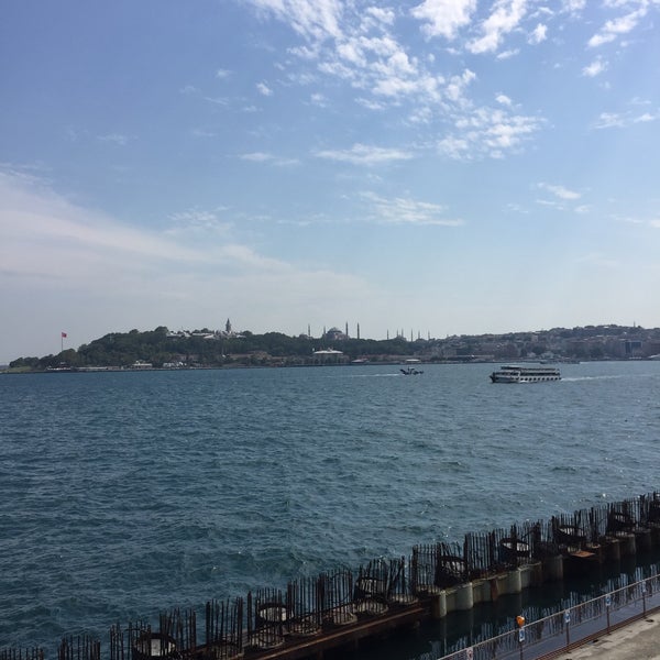 Das Foto wurde bei Restoran İstanbul Modern von Tuğrul K. am 8/6/2017 aufgenommen