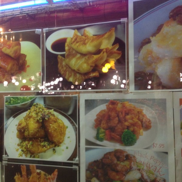 Foto diambil di Pacific Cafe Hong Kong Kitchen oleh Nathaniel J. pada 1/2/2014