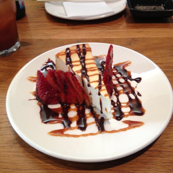 Foto scattata a Maiko Sushi Lounge da Michelle M. il 4/21/2013