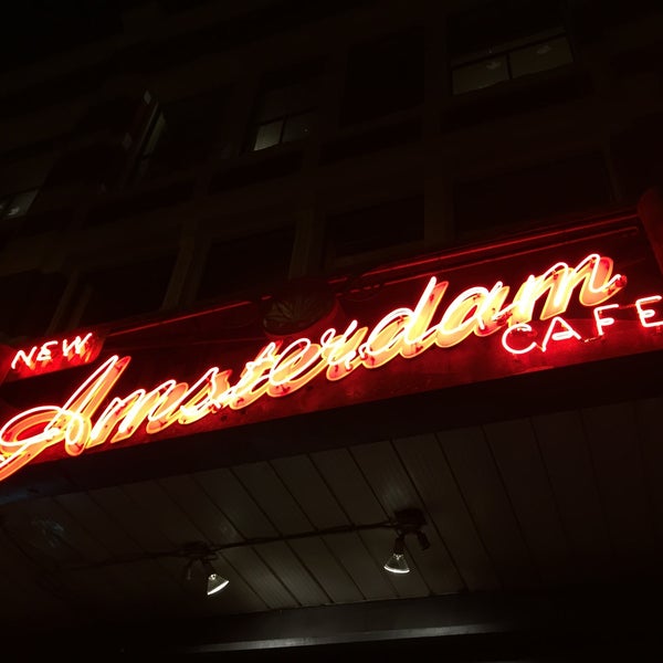 Foto diambil di New Amsterdam Cafe oleh Iurii S. pada 12/29/2014