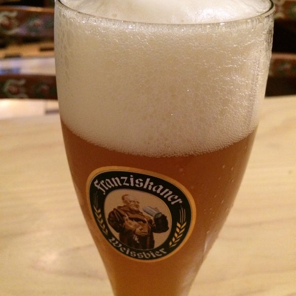 Photo taken at Essen Restaurant &amp; Beer Cafe by nozo on 3/18/2015