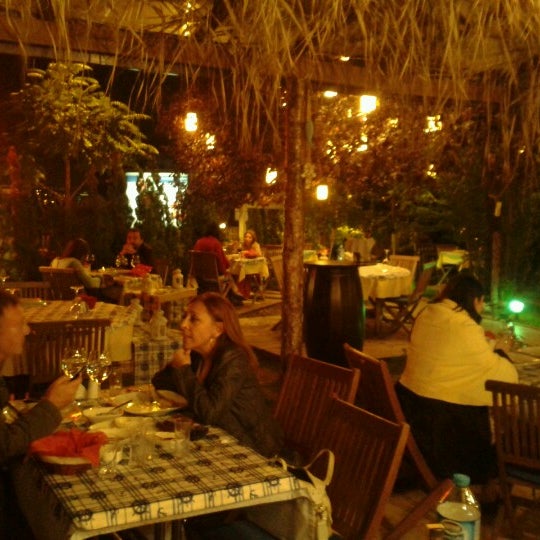 10/6/2012 tarihinde Uğur Bülent A.ziyaretçi tarafından Tenes Bozcaada Balık Restoranı'de çekilen fotoğraf