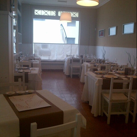 รูปภาพถ่ายที่ Restaurante Quince Nudos โดย Rosa P. เมื่อ 10/17/2012