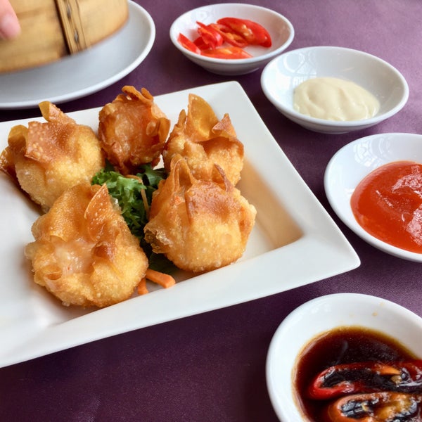 Foto diambil di Ngân Đình Restaurant oleh brent k. pada 4/15/2018