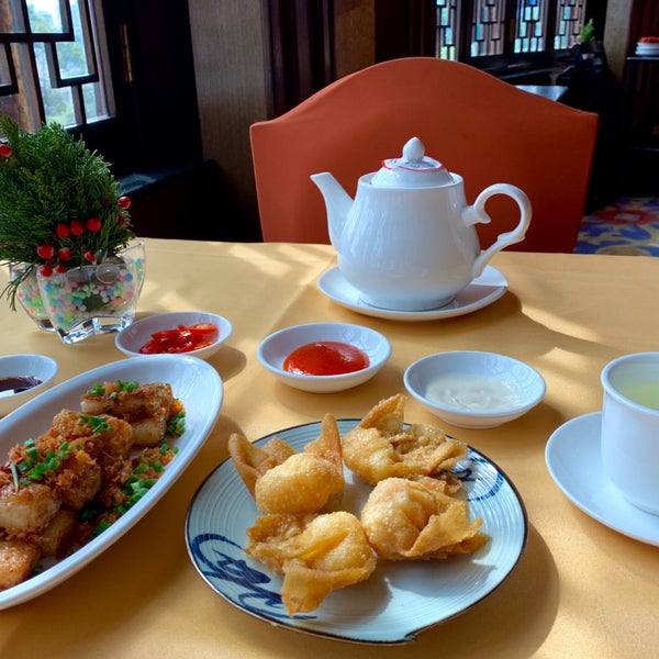 Foto diambil di Ngân Đình Restaurant oleh brent k. pada 12/26/2018