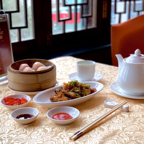 Foto diambil di Ngân Đình Restaurant oleh brent k. pada 10/6/2019