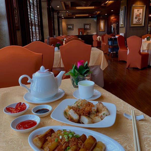 Foto diambil di Ngân Đình Restaurant oleh brent k. pada 3/11/2020