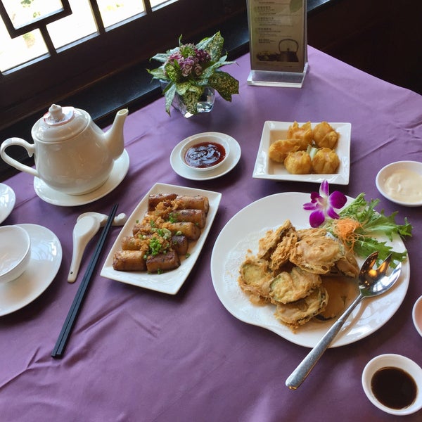 Foto diambil di Ngân Đình Restaurant oleh brent k. pada 5/6/2018