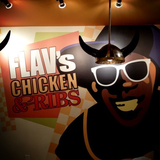 Das Foto wurde bei Flavor Flav&#39;s Chicken &amp; Ribs von S L. am 12/28/2012 aufgenommen