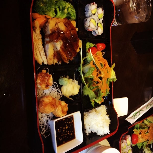 Foto tomada en Pink Sumo Sushi &amp; Sake Café  por Dawei S. el 4/20/2014