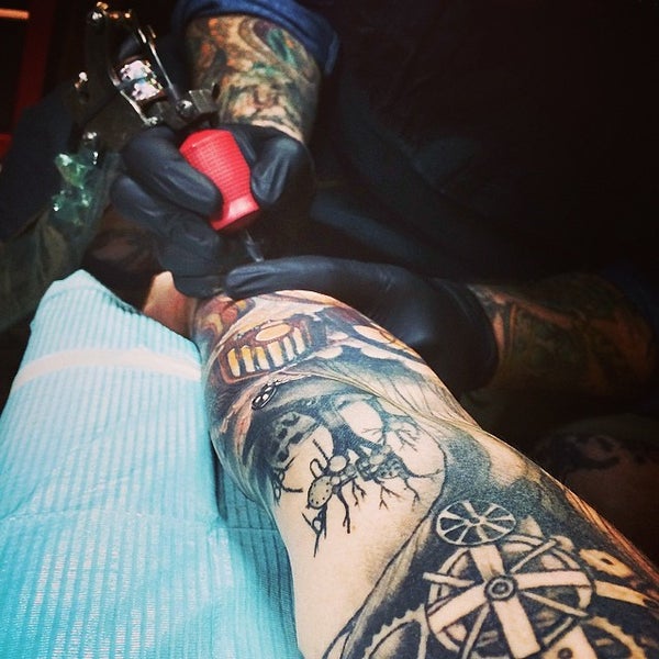 Das Foto wurde bei Three Kings Tattoo Parlor von David M. am 5/7/2014 aufgenommen
