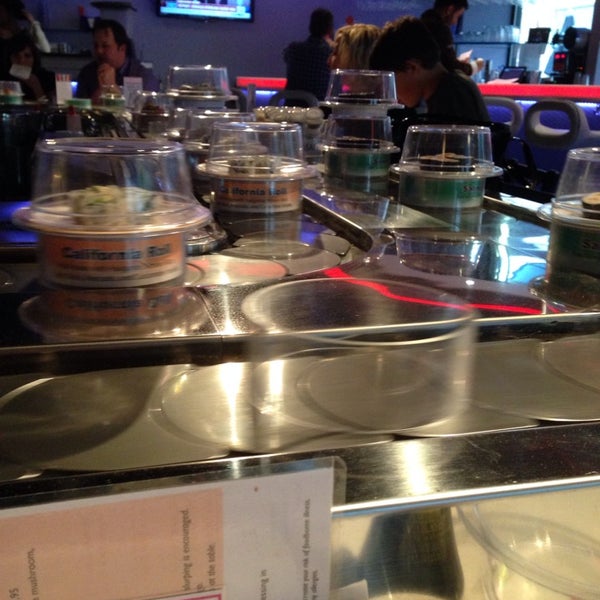 Foto diambil di Umi Sushi + Tapas oleh Caryn M. pada 5/30/2014