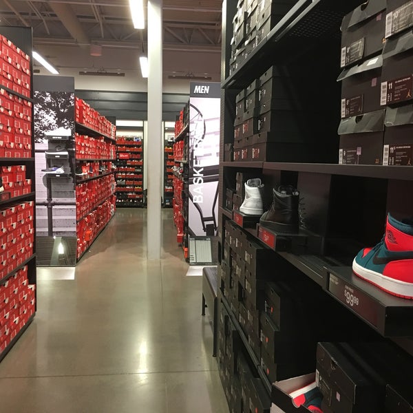 nike store in mn