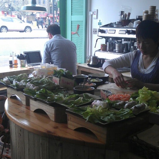 4/17/2013 tarihinde Derick R.ziyaretçi tarafından Bánh Mì 11'de çekilen fotoğraf