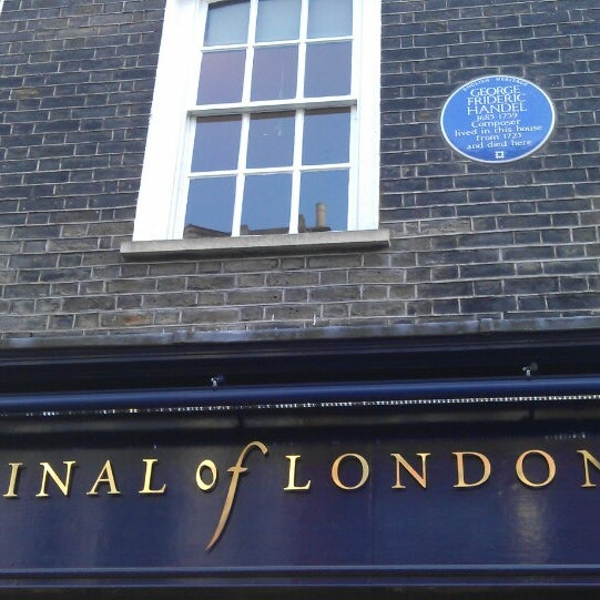 รูปภาพถ่ายที่ Handel &amp; Hendrix in London โดย Derick R. เมื่อ 2/17/2013