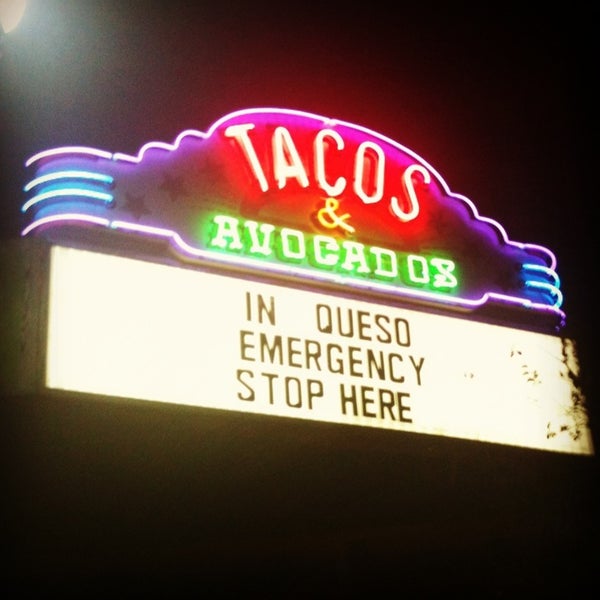 Das Foto wurde bei Tacos &amp; Avocados von Courtney B. am 1/6/2013 aufgenommen