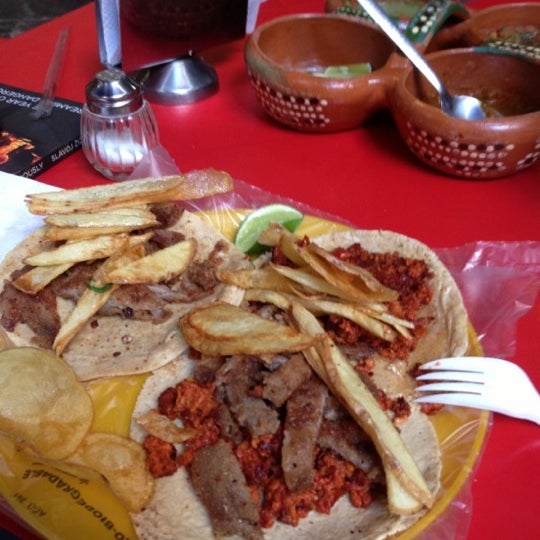 Photo taken at Tacos la glorieta by Fernando B. on 11/27/2012