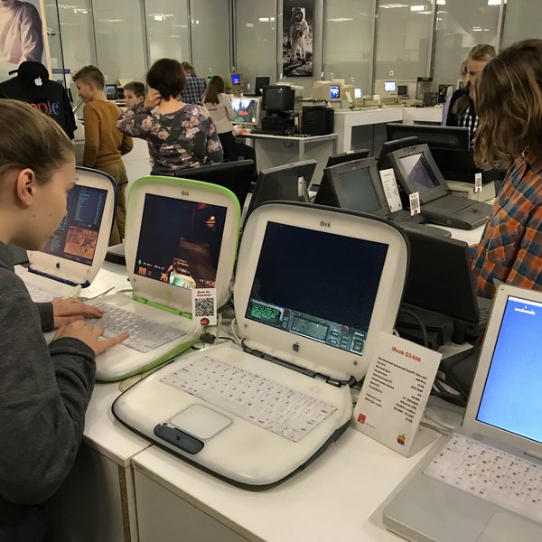 Снимок сделан в Moscow Apple Museum пользователем Griet J. 12/1/2017