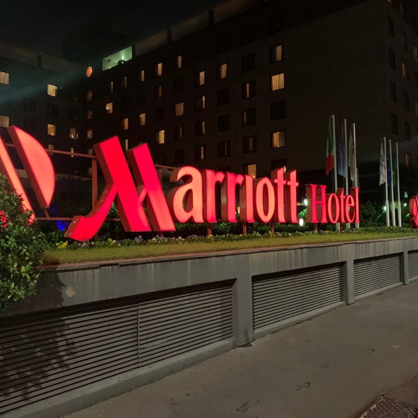 รูปภาพถ่ายที่ Milan Marriott Hotel โดย Chris B. เมื่อ 10/22/2019