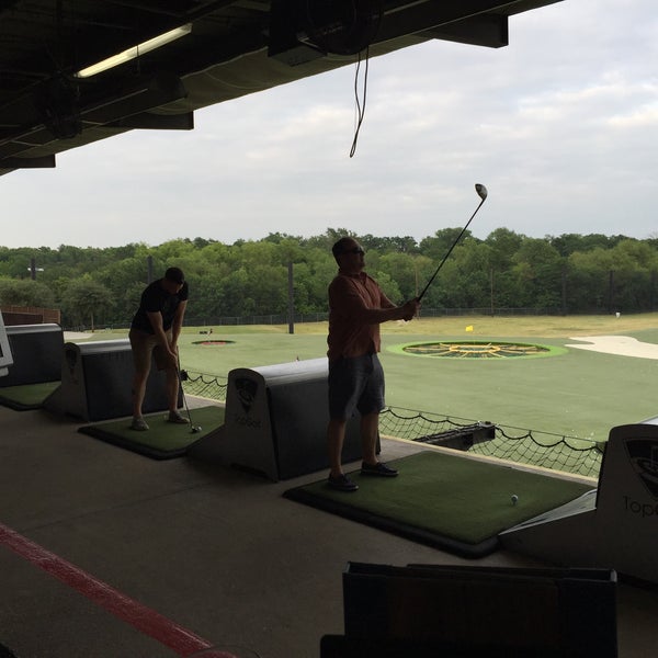 Das Foto wurde bei Topgolf von Chris B. am 5/17/2017 aufgenommen