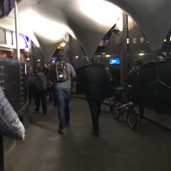 2/21/2017にChris B.がPaddington London Underground Station (Hammersmith &amp; City and Circle lines)で撮った写真
