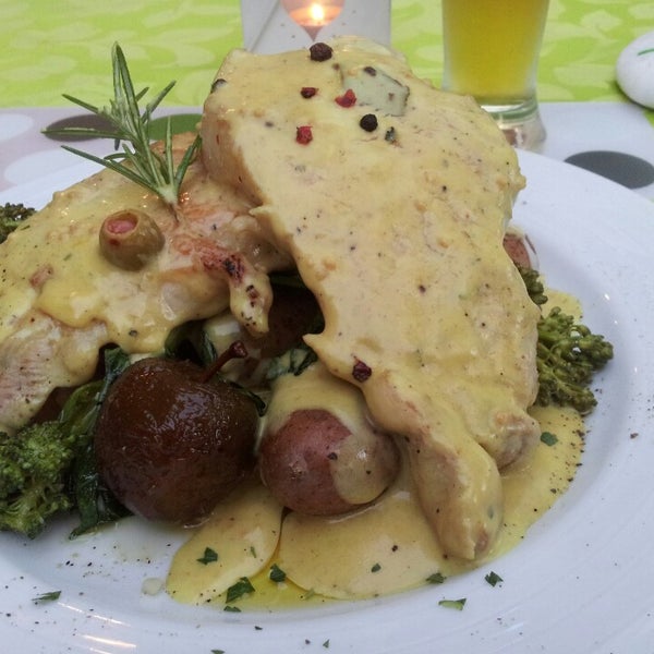 7/4/2014 tarihinde Linda M.ziyaretçi tarafından Funcho Gourmet'de çekilen fotoğraf