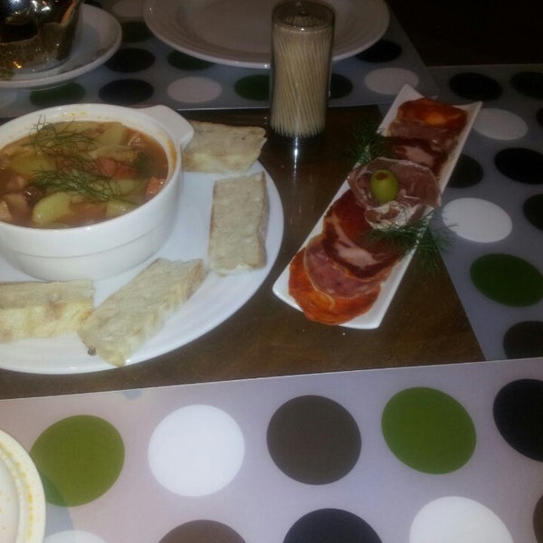 รูปภาพถ่ายที่ Funcho Gourmet โดย Linda M. เมื่อ 2/16/2013
