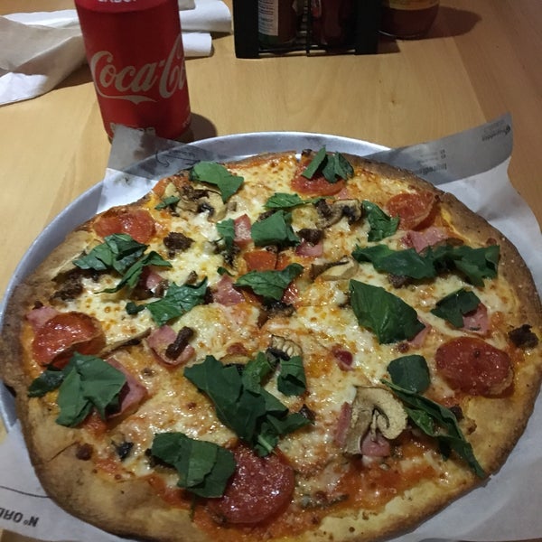 Снимок сделан в This &amp; This Pizza пользователем Omar B. 8/12/2017
