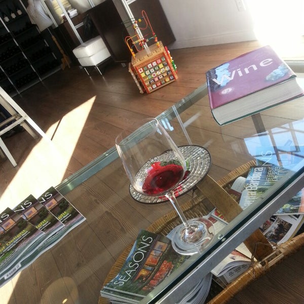 3/18/2013 tarihinde Joyce L.ziyaretçi tarafından Kunin Wines Tasting Room'de çekilen fotoğraf