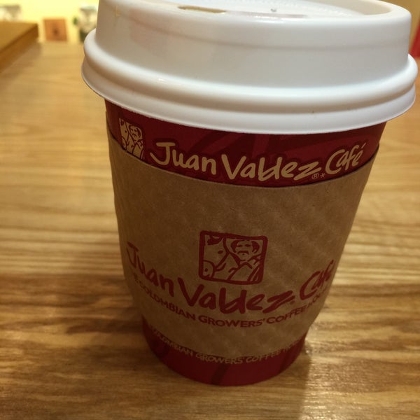 Photo taken at Juan Valdez Café by Grazielle S. on 9/7/2015