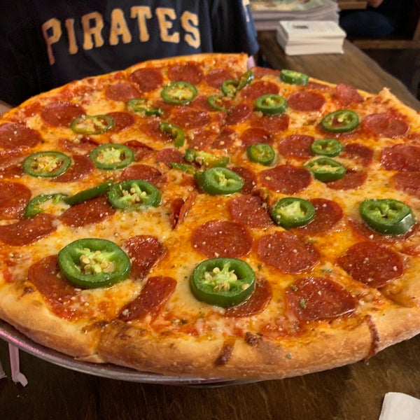 Снимок сделан в Five Points Pizza пользователем Scott P. 10/5/2018