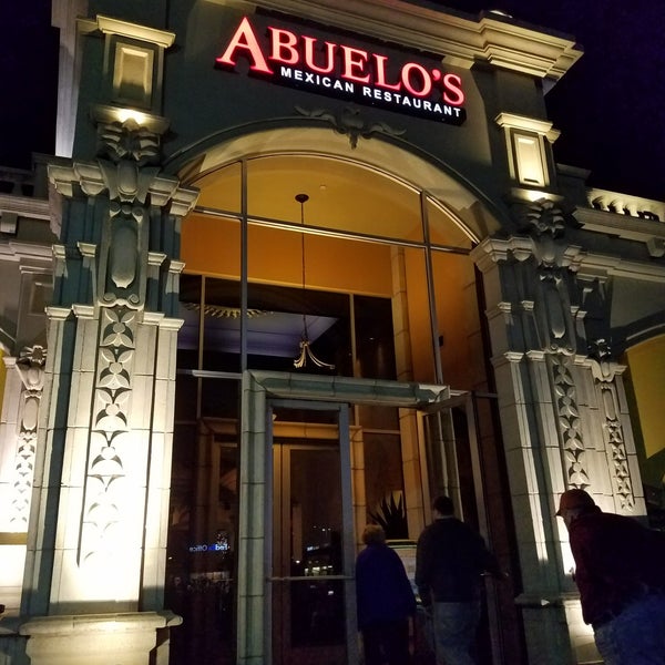 Снимок сделан в Abuelo&#39;s Mexican Restaurant пользователем Rhonda W. 1/30/2018