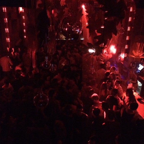 Foto tirada no(a) TRADE Nightclub por Aleah A. em 10/6/2014