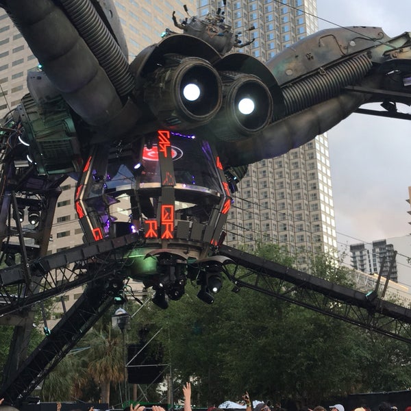 Photo taken at Ultra Music Festival by Aleah A. on 3/27/2017