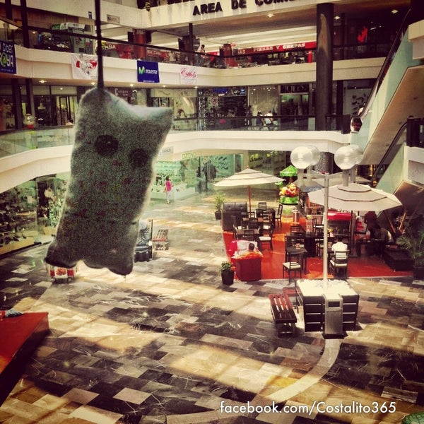 Photo taken at Centro Comercial El Parian by Vladimir G. on 5/27/2013
