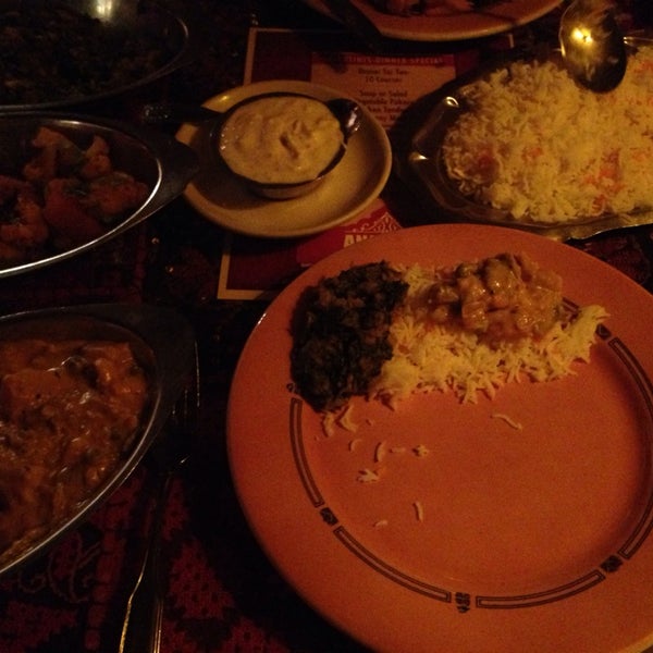 Das Foto wurde bei Anarkali Indian Restaurant von Courtney M. am 1/9/2014 aufgenommen