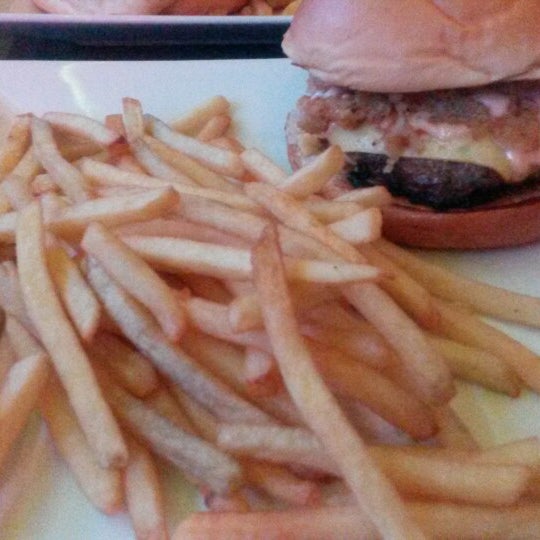 Foto tomada en T-Bones Steak &amp; Burger  por Diego A. el 12/23/2014