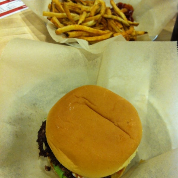 Photo taken at Meatheads Burgers &amp; Fries by Beth G. on 3/18/2013