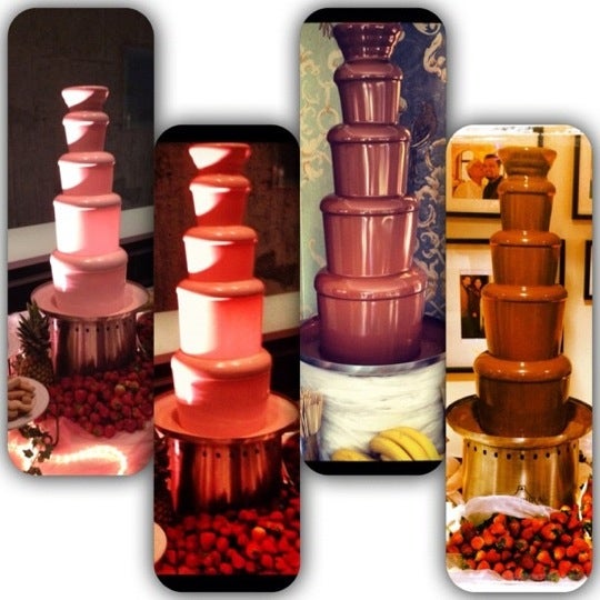 รูปภาพถ่ายที่ Amor Chocolate Fountains โดย Chevelle C. เมื่อ 10/11/2012