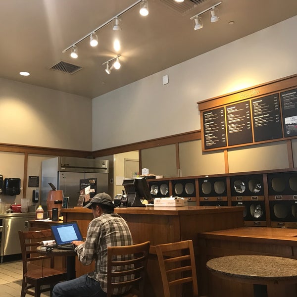 7/28/2017에 planetmackie님이 Peet&#39;s Coffee &amp; Tea에서 찍은 사진