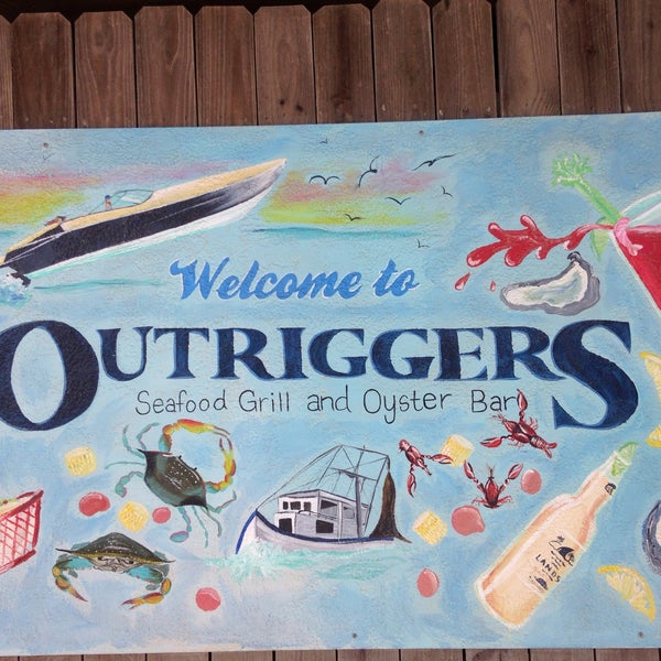 12/10/2014에 Aaron T.님이 Outriggers Seafood Bar &amp; Grill에서 찍은 사진