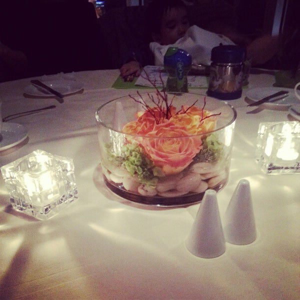 Foto diambil di Five Sails Restaurant oleh M P. pada 2/4/2013