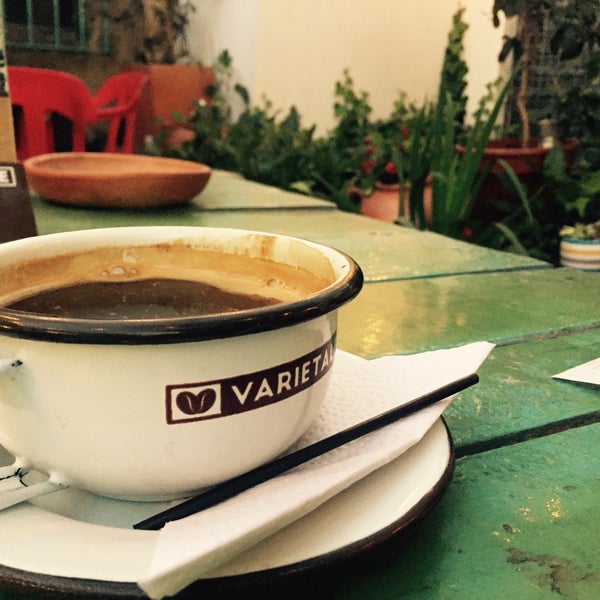 12/21/2015 tarihinde Lo G.ziyaretçi tarafından Varietale Cafes y Tes'de çekilen fotoğraf