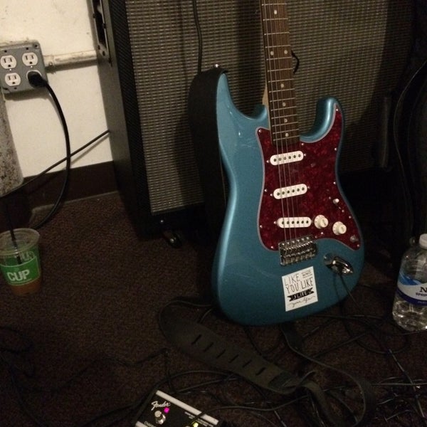 Das Foto wurde bei The Sweatshop Rehearsal &amp; Recording Studios von Alex P. am 10/6/2014 aufgenommen