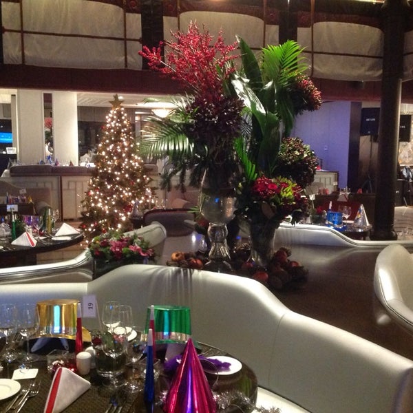12/31/2013 tarihinde Gokhan S A.ziyaretçi tarafından Quad Restaurant &amp; Bar'de çekilen fotoğraf